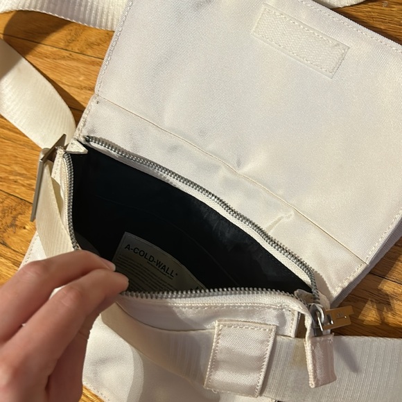 A cold wall utility crossbody pouch - Picture 5 of 5
